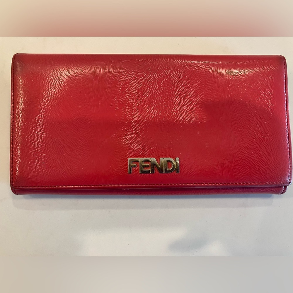 Brand new Fendi wallet barely used